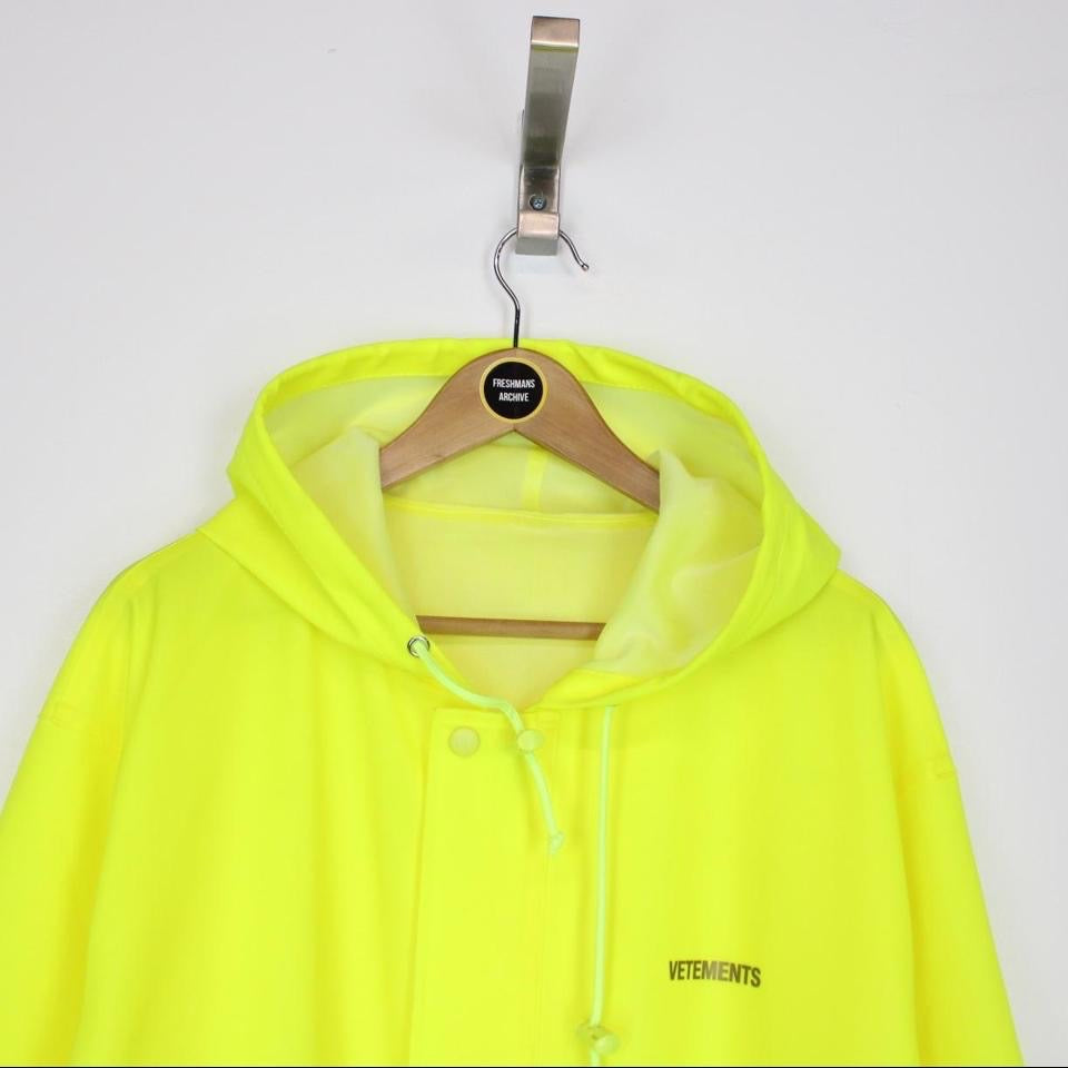 Vetements Iconic Logo Raincoat Medium