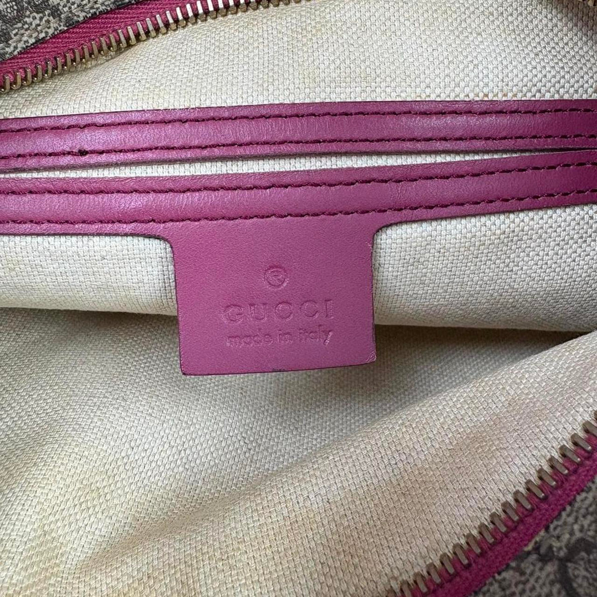 Gucci GG Supreme Monogram Messenger Bag
