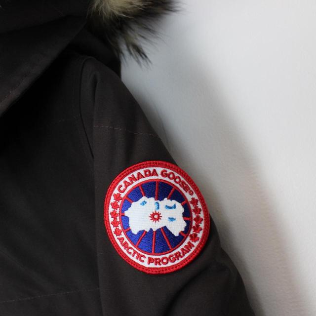 Canada Goose Mackenzie Parka Down Jacket Small